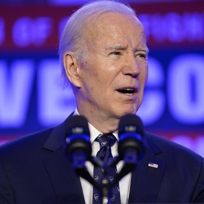 In reversal, Biden weighs detaining migrant families